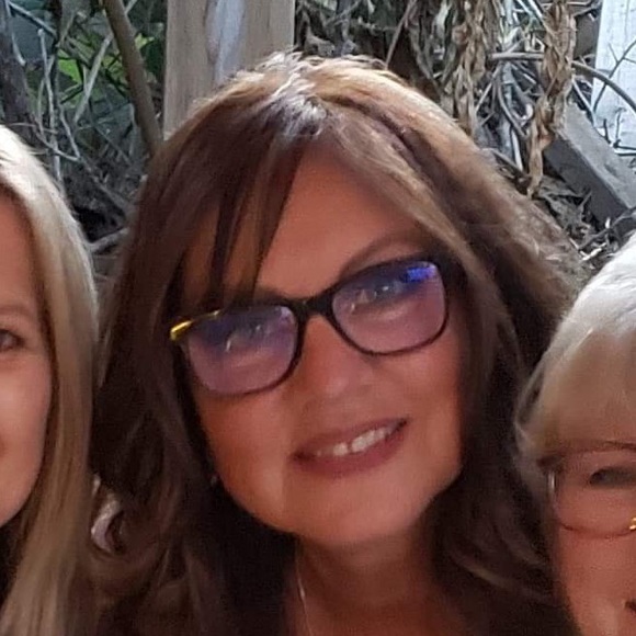 Meet your Posher, Laurie - Picture 1 of 1